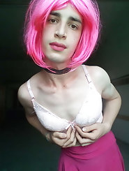 Ladyboy hooker is spreading her butt for cash