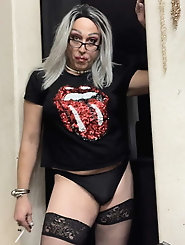 Aroused t-girl chicks are exposing their sexy bum