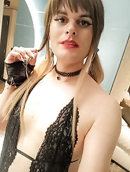 Mad tranny sluts are spreading their butt