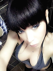 T-girl whores are spreading their hips