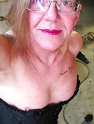 Mashas workplace photos - 13 images on xHamster